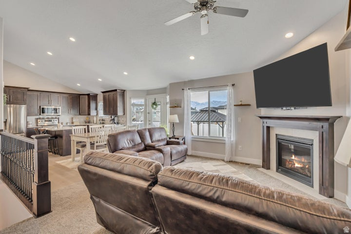 MUSTANG RIDGE - Residential