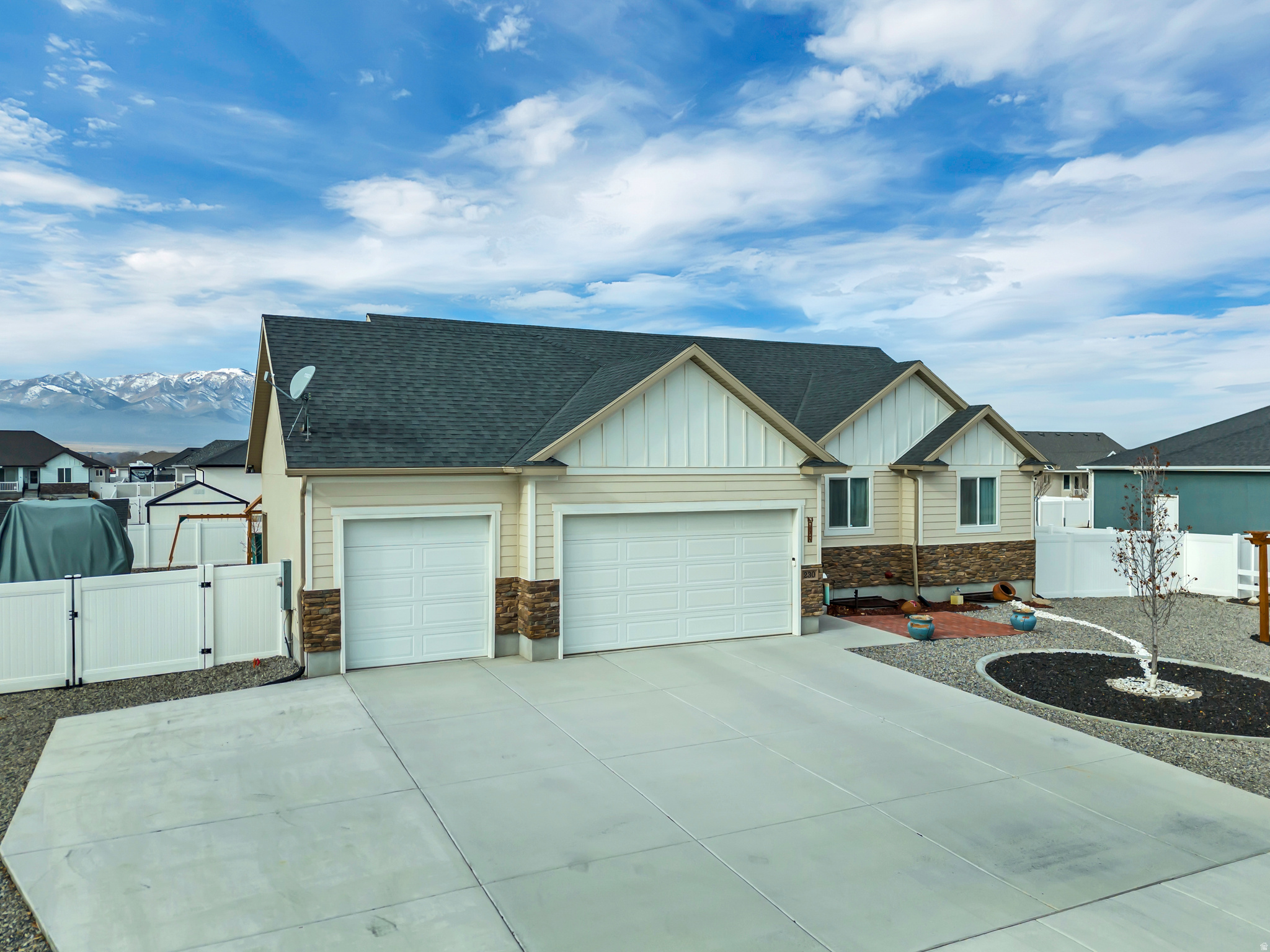 MUSTANG RIDGE - Residential