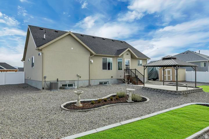 MUSTANG RIDGE - Residential