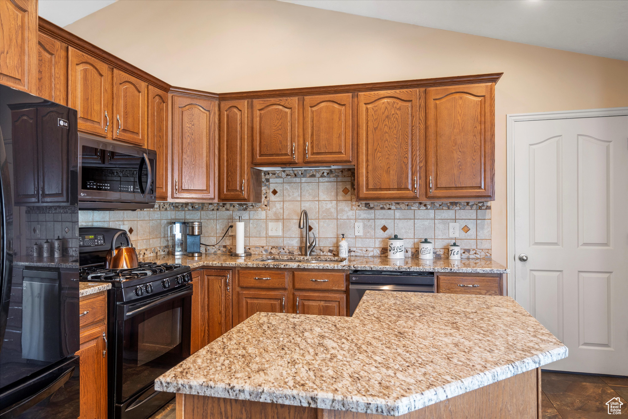5030 Little Water Peak Dr, Riverton, Utah image 8