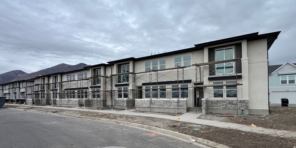 Photo of 745 S HARRISON DR #37, Springville, UT 84663 (MLS # 2135987)