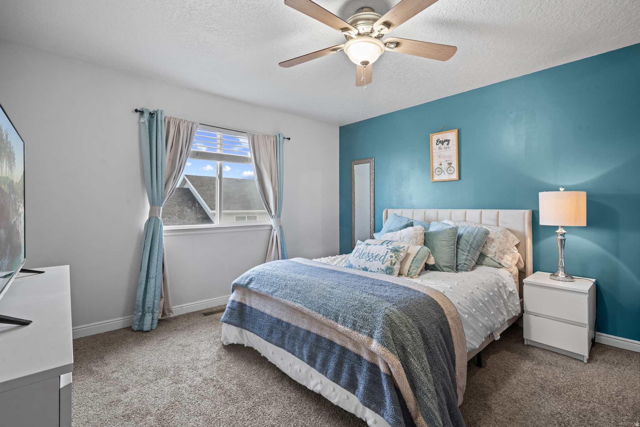 MEADOW VIEW TOWNS - Residential