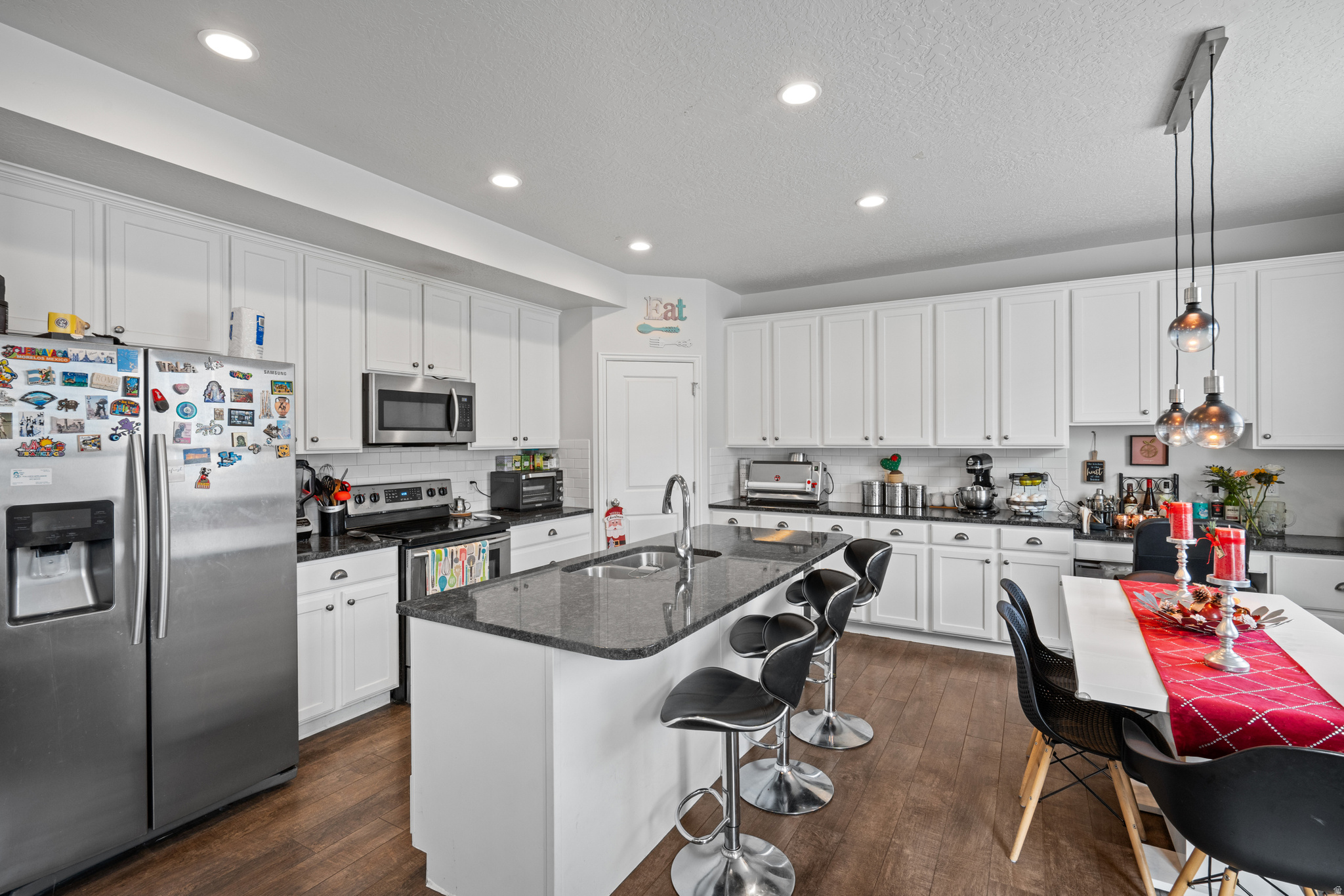 MEADOW VIEW TOWNS - Residential