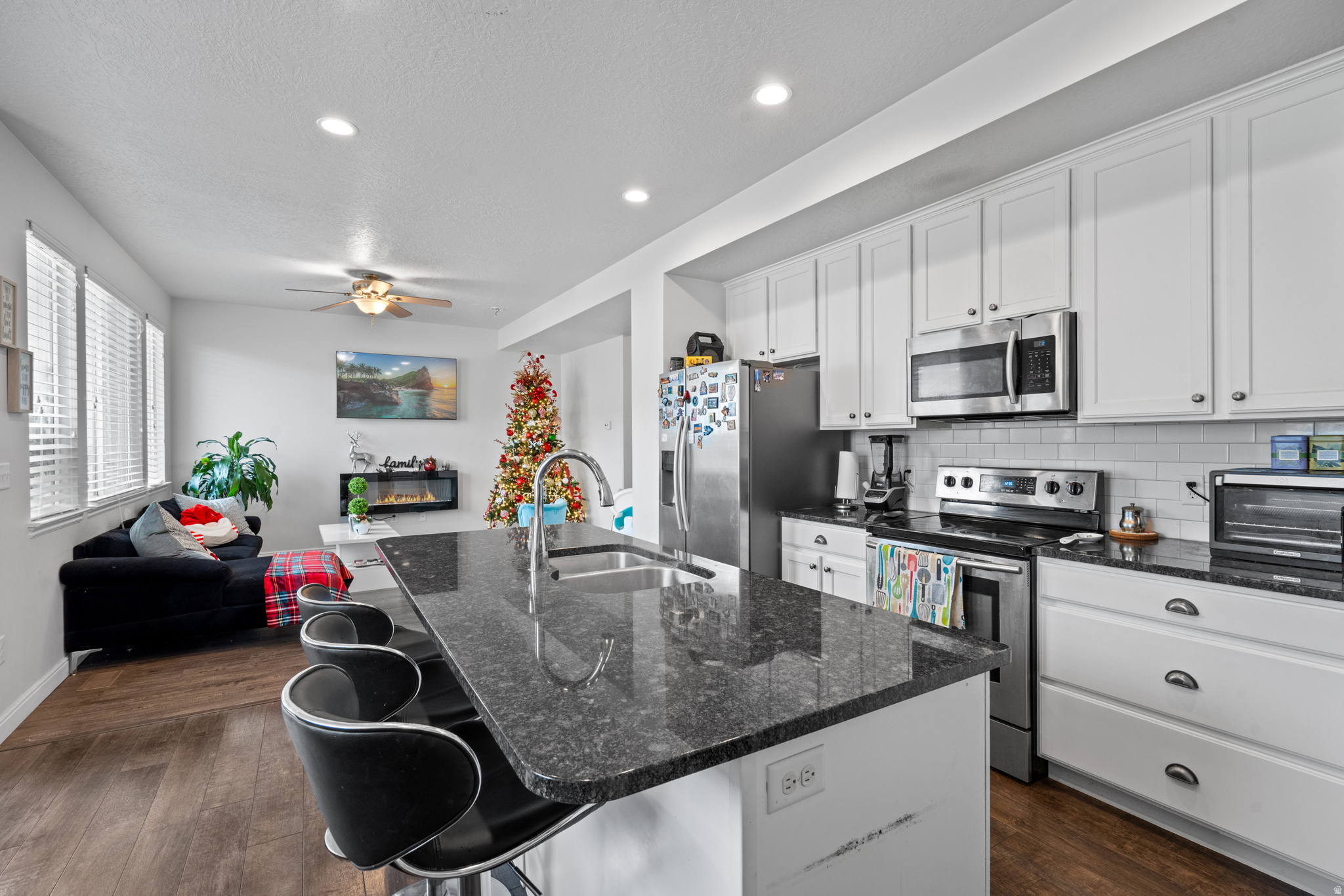 MEADOW VIEW TOWNS - Residential