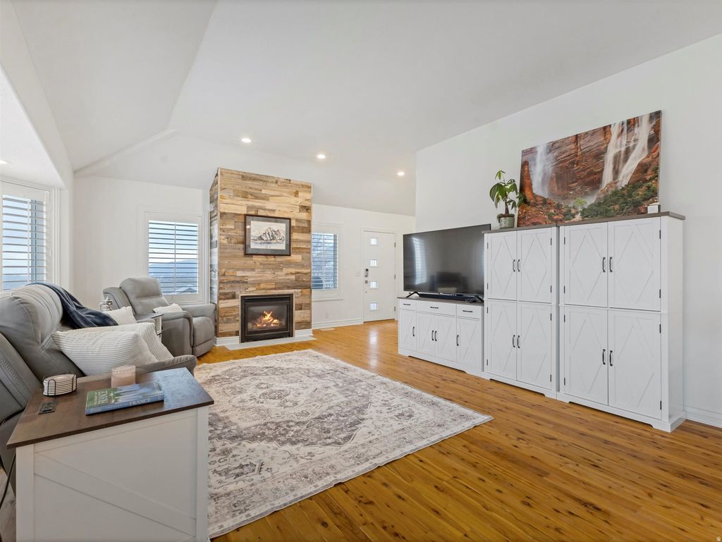 Photo of 2522 S SCENIC DR E, Salt Lake City, UT 84109 (MLS # 2137102)