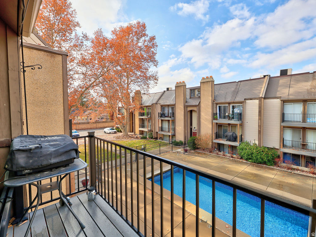 CREEKSIDE - Residential