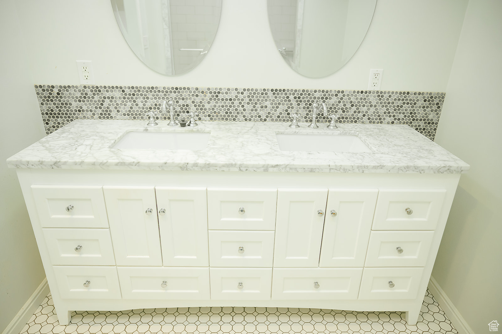 EQUESTRIAN ESTATES - Residential