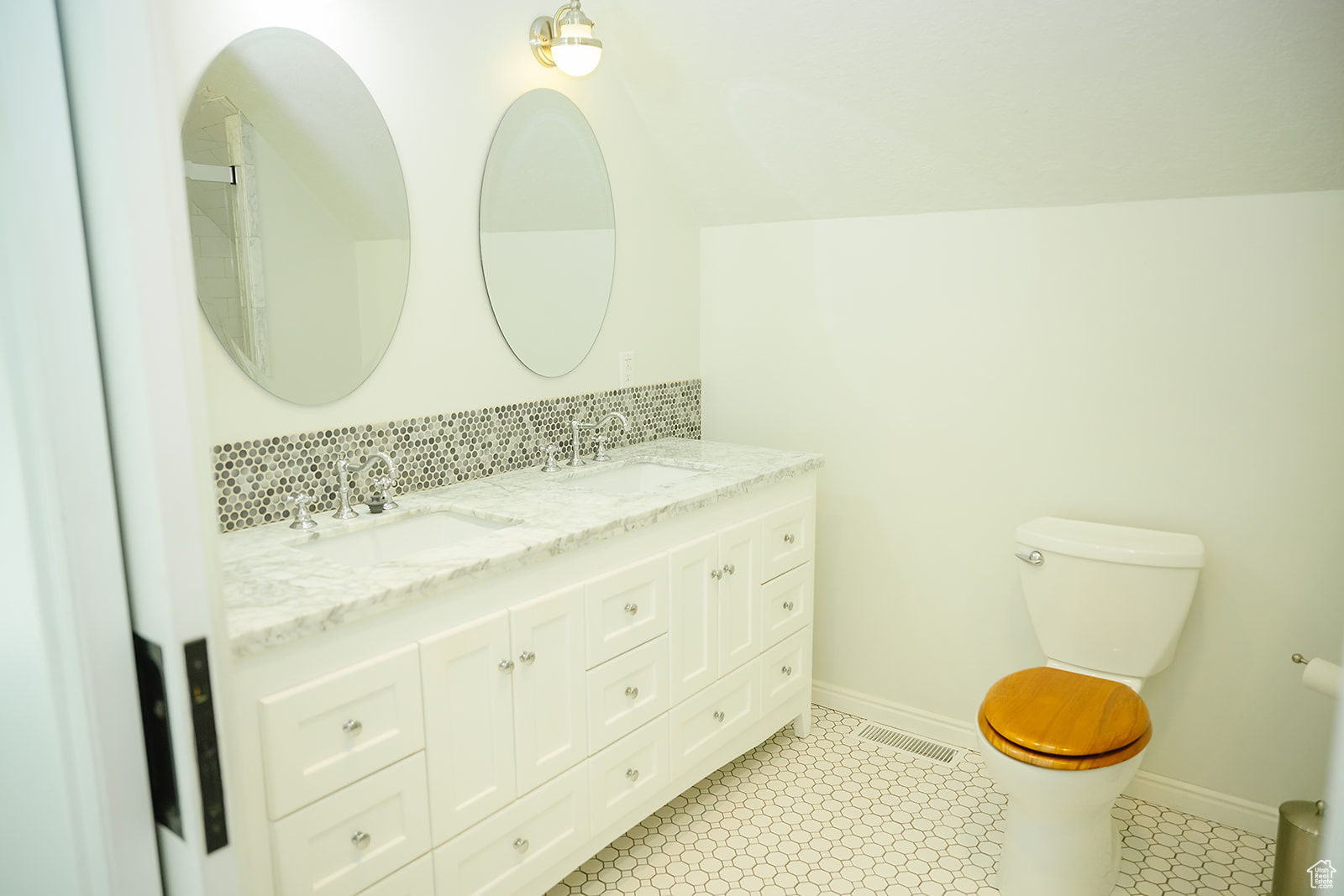 EQUESTRIAN ESTATES - Residential