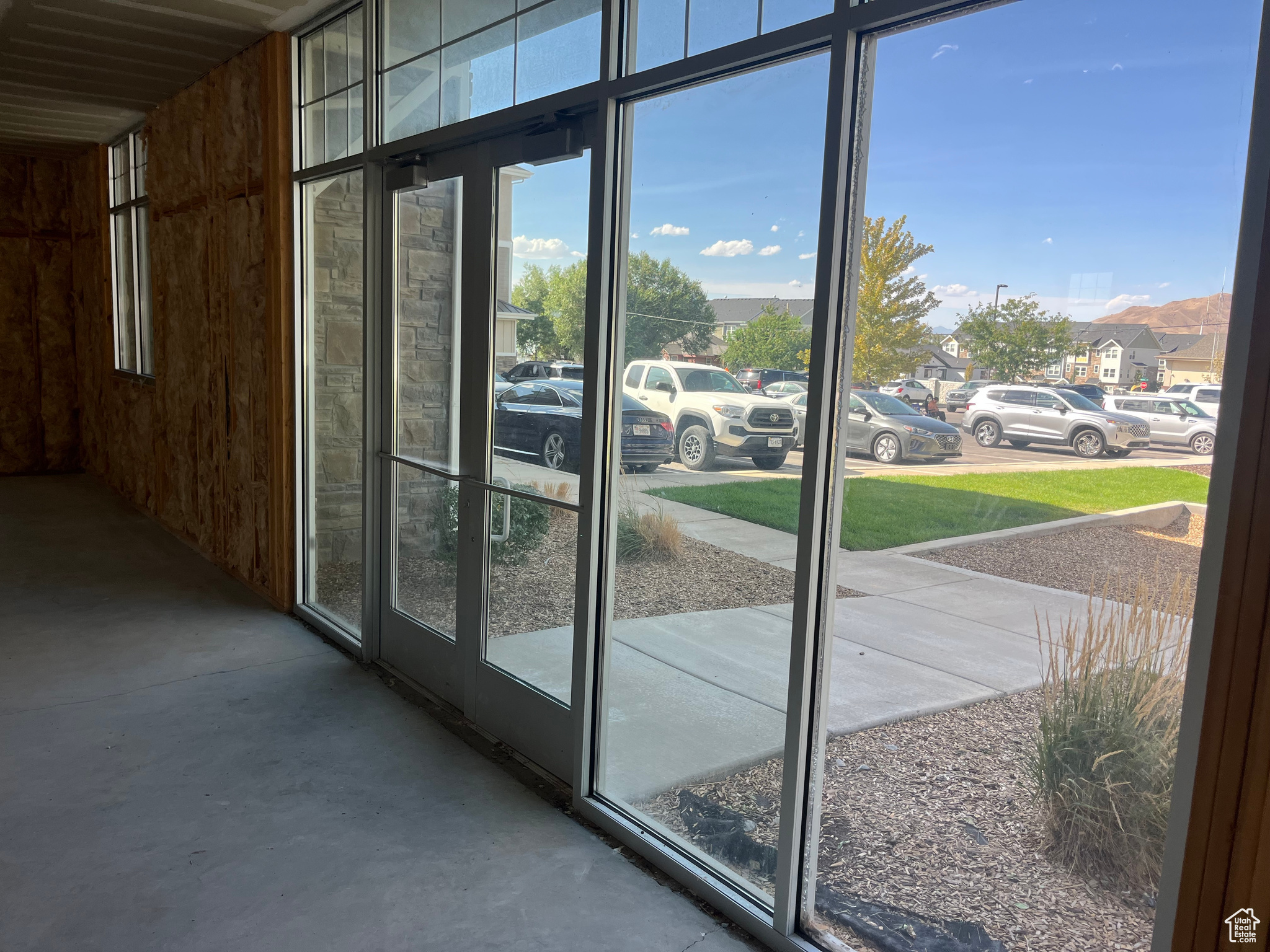 CENTENNIAL PARK - Commercial Sale