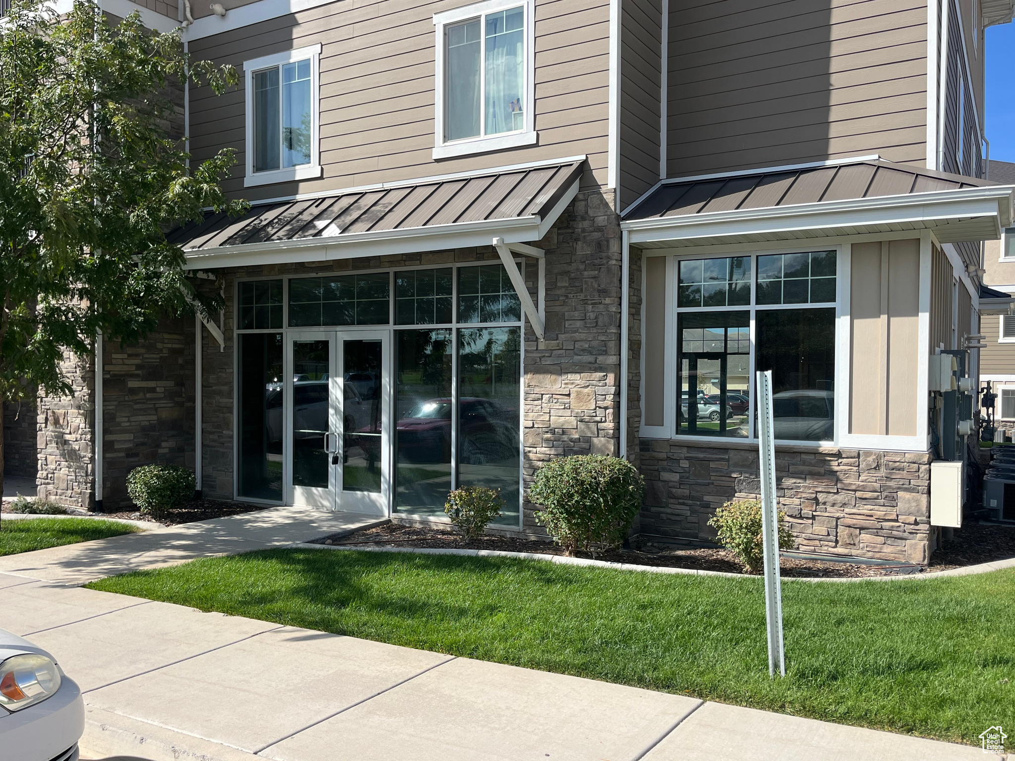 CENTENNIAL PARK - Commercial Sale