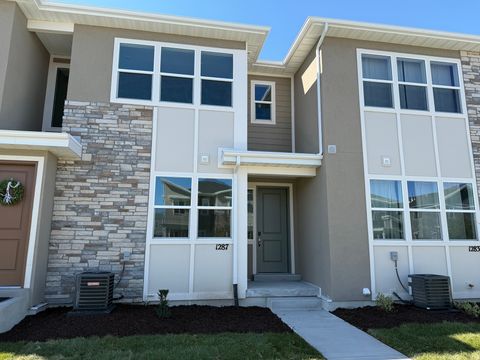 Photo of 1287 E 1670 St N #809, Payson, UT 84651 (MLS # 2154855)