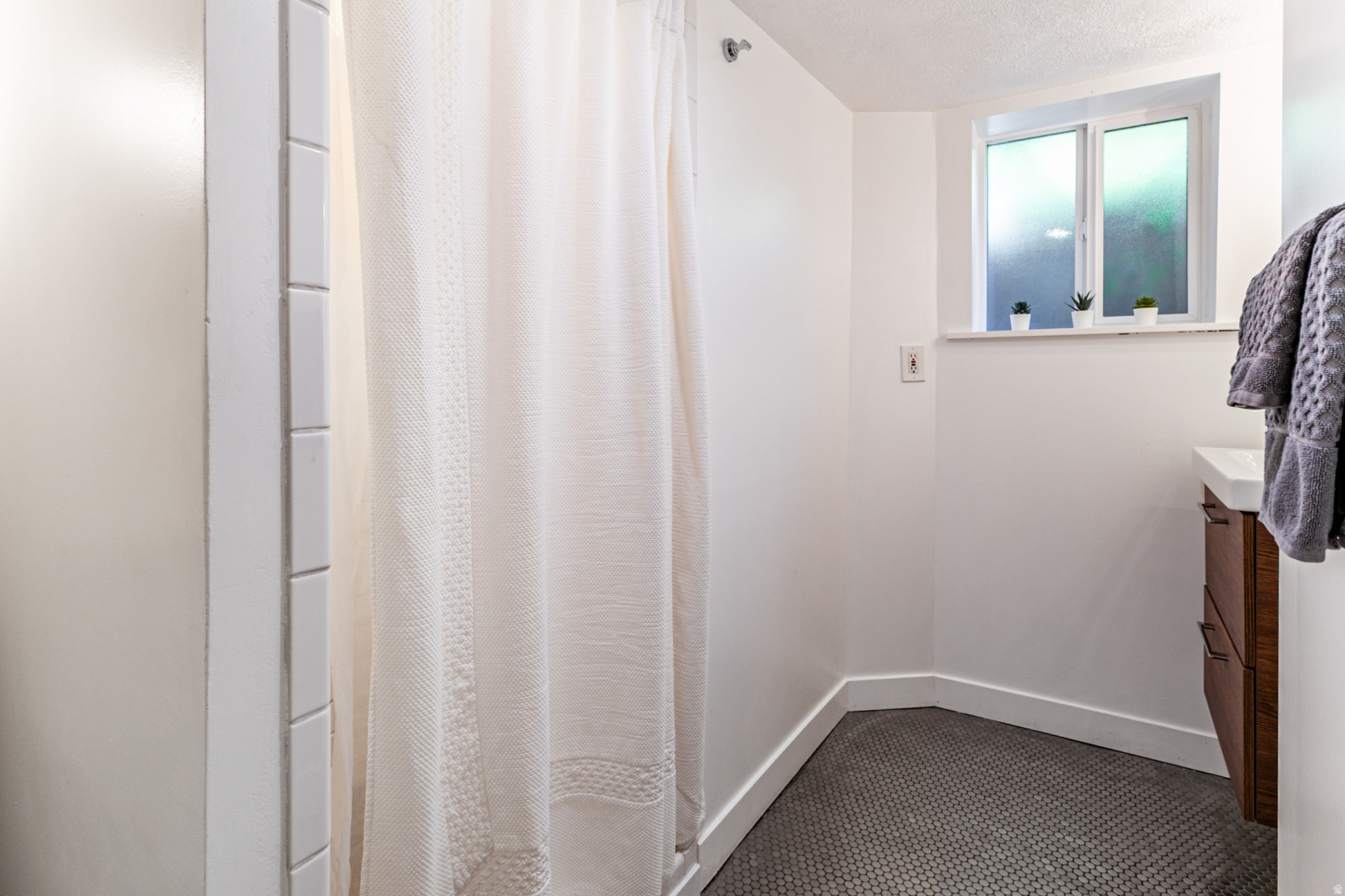 BLK 012 E - Residential Income