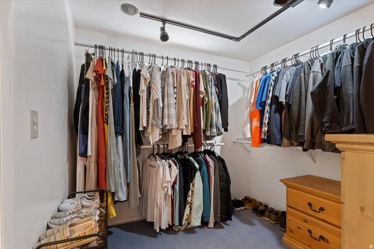 WEST HILLS - Residential