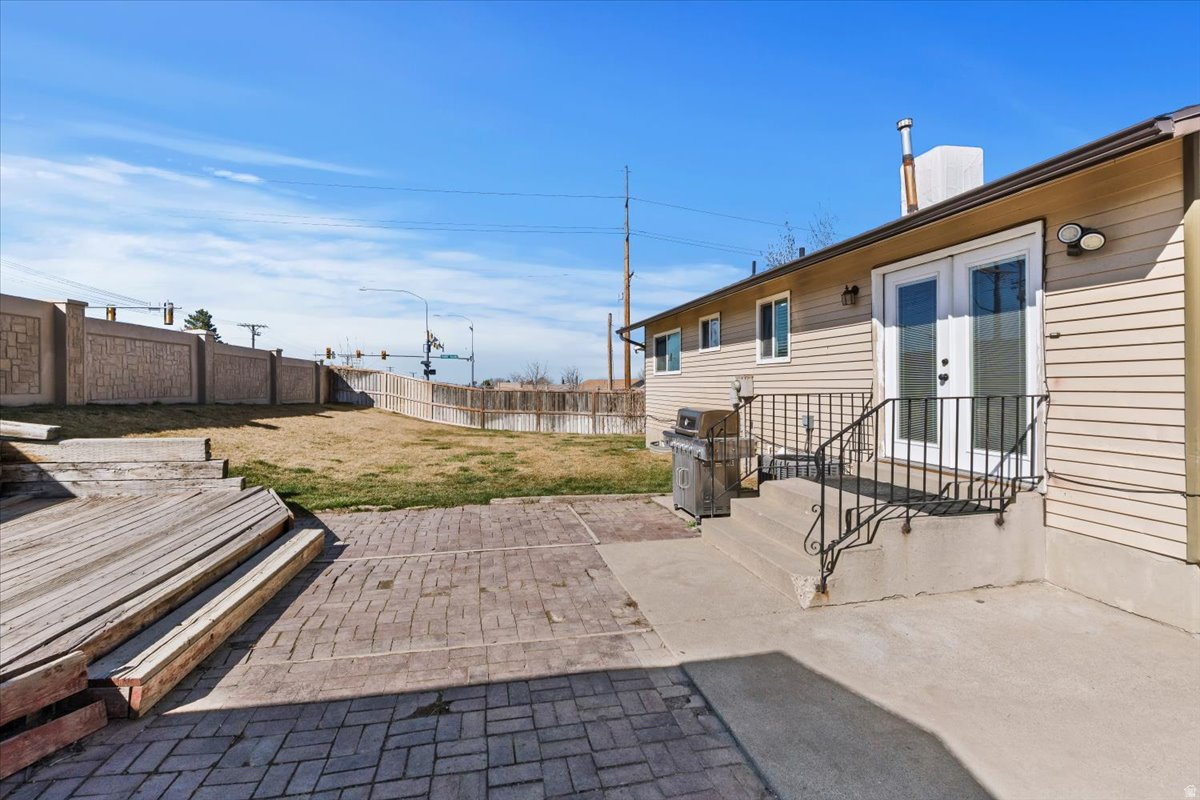 WEST HILLS - Residential