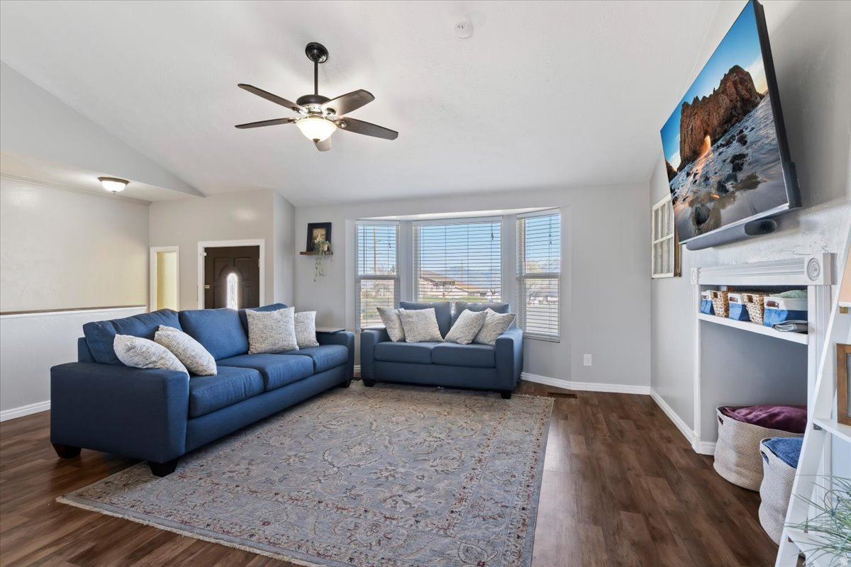 WEST HILLS - Residential