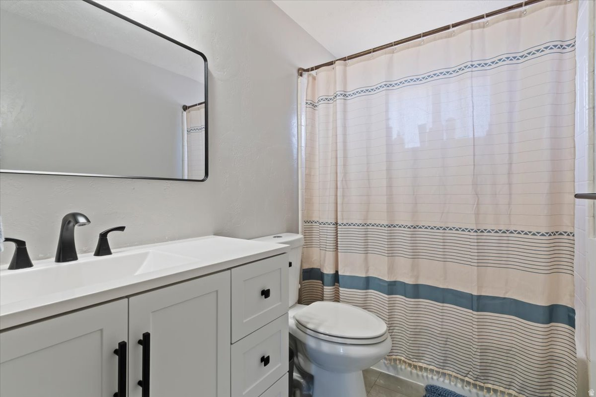 WEST HILLS - Residential