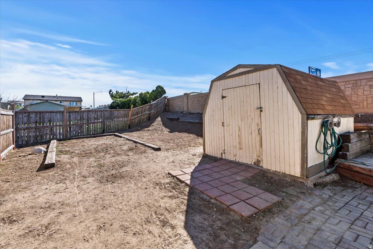 WEST HILLS - Residential