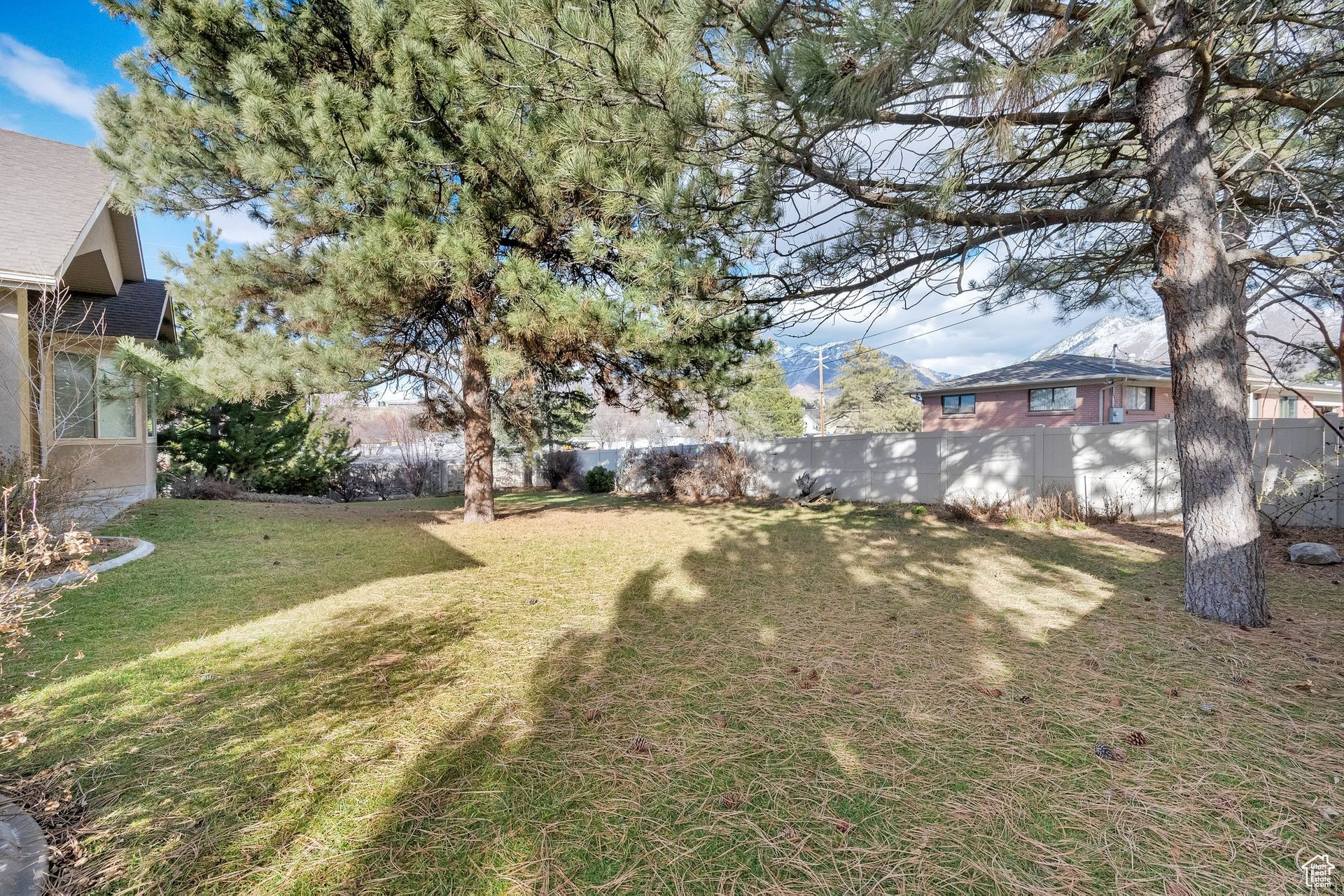 8215 Rossett Green Ln, Sandy, Utah image 36