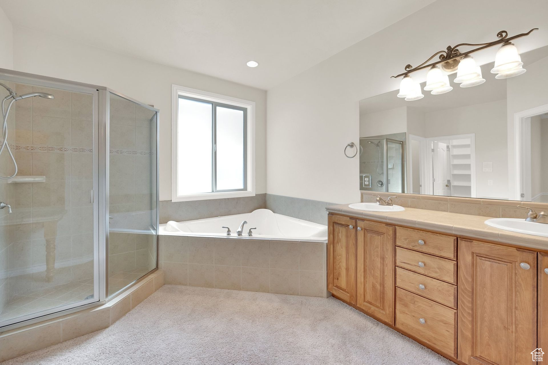 8215 Rossett Green Ln, Sandy, Utah image 16