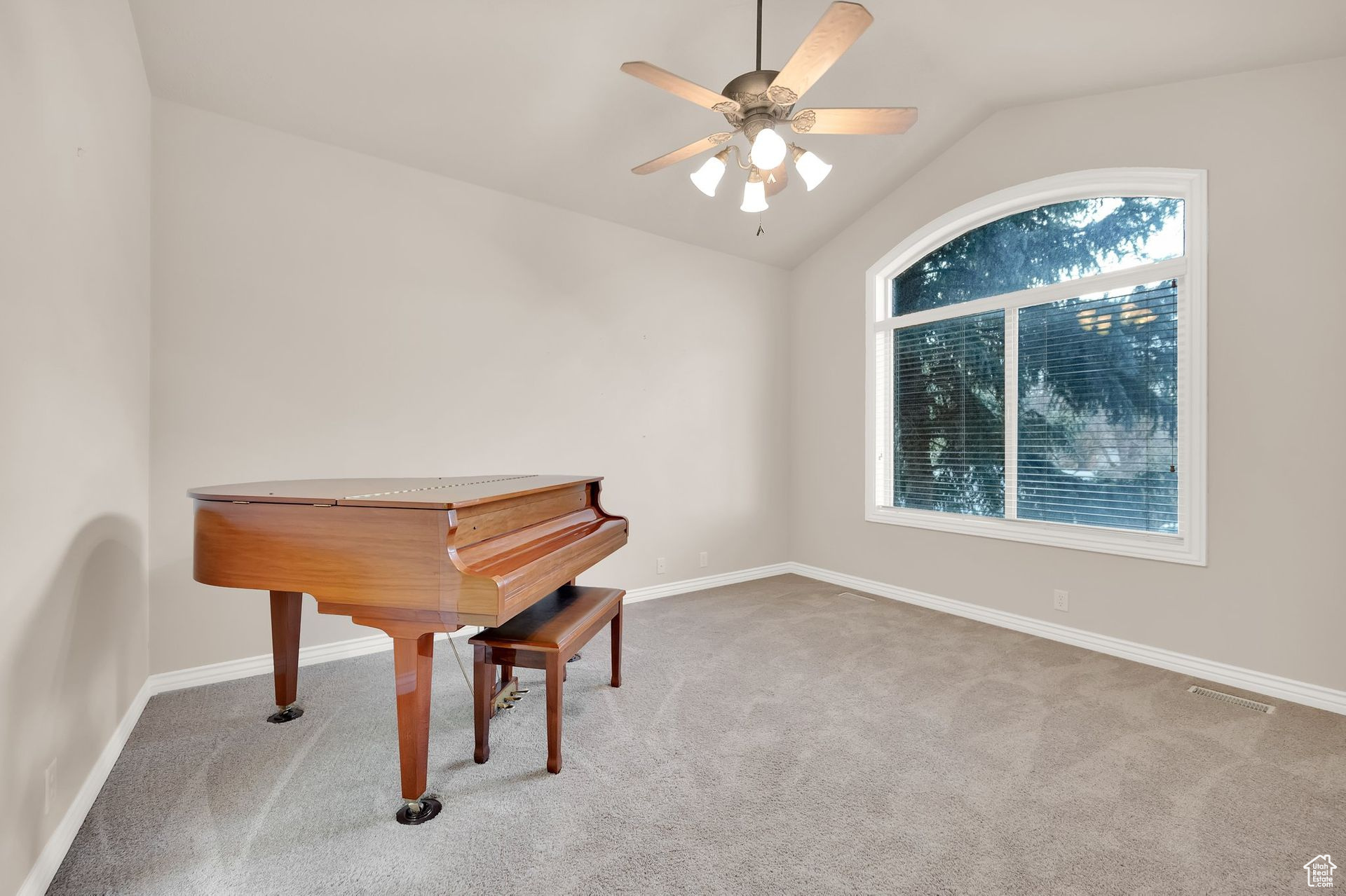 8215 Rossett Green Ln, Sandy, Utah image 4
