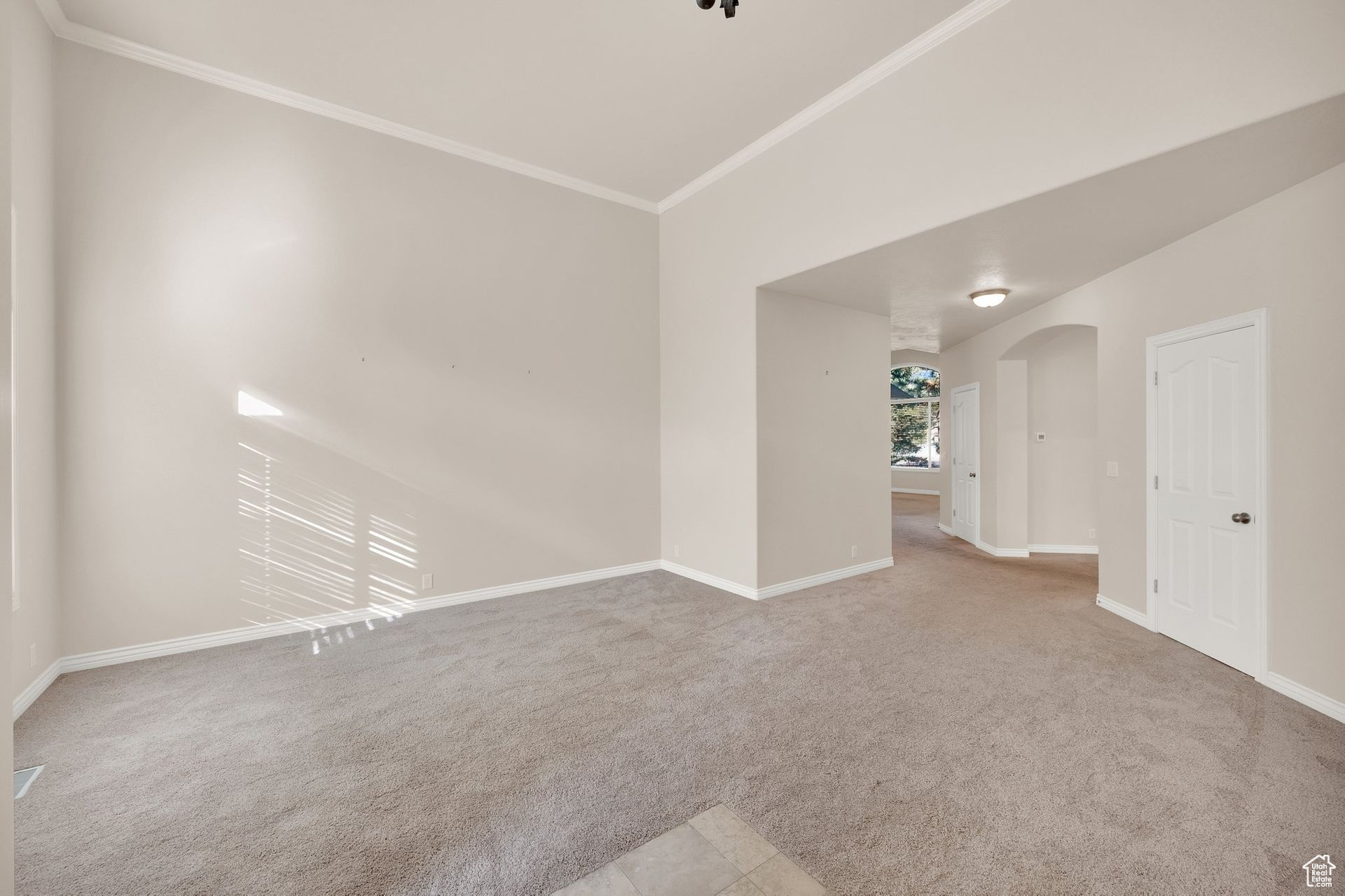 8215 Rossett Green Ln, Sandy, Utah image 5