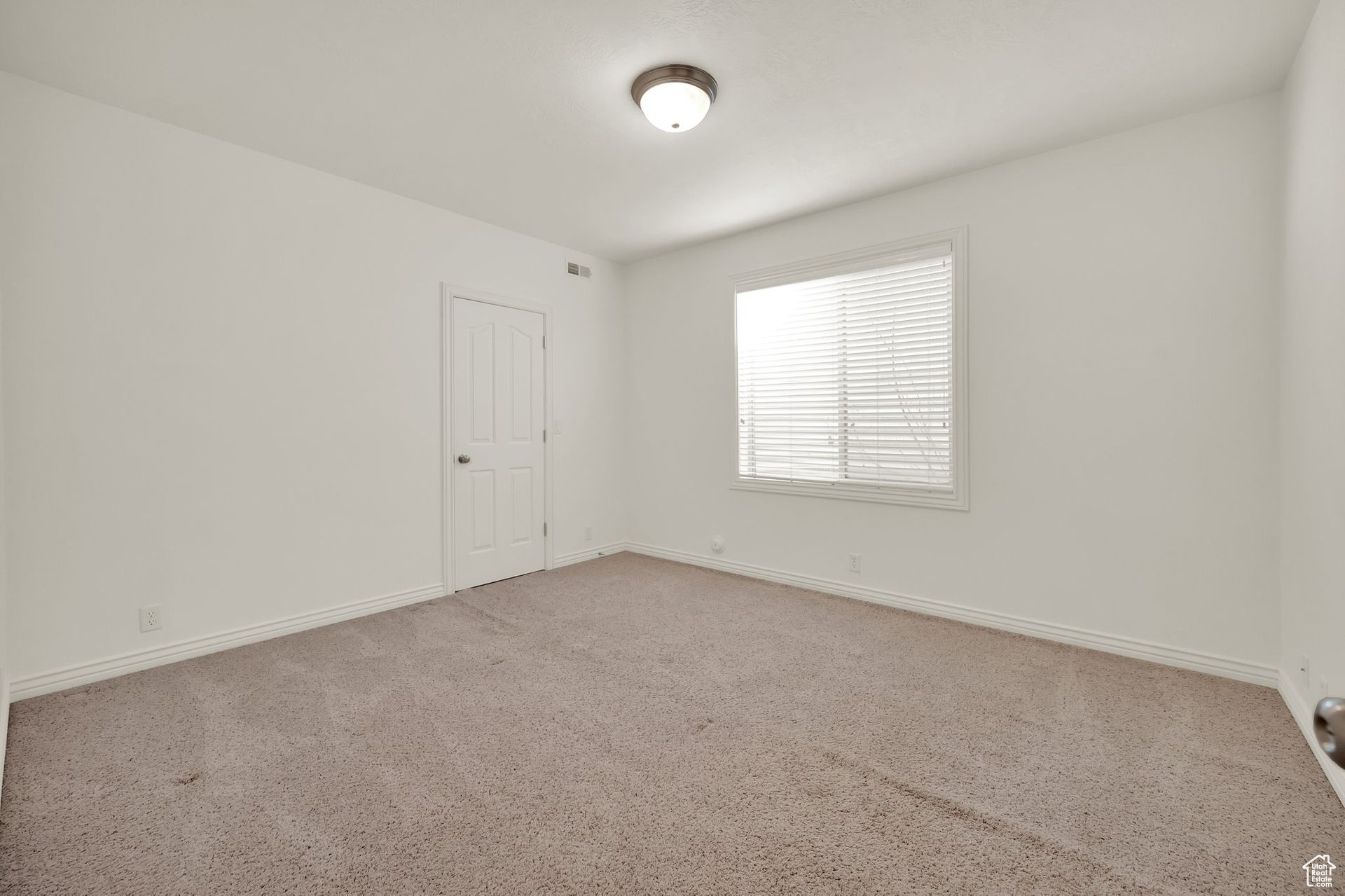8215 Rossett Green Ln, Sandy, Utah image 32