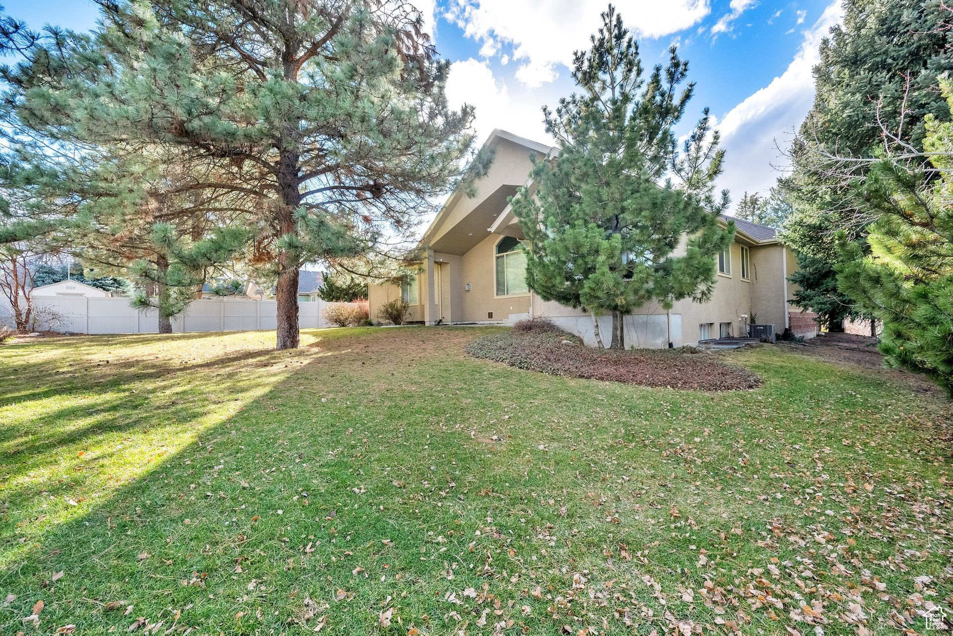 8215 Rossett Green Ln, Sandy, Utah image 34