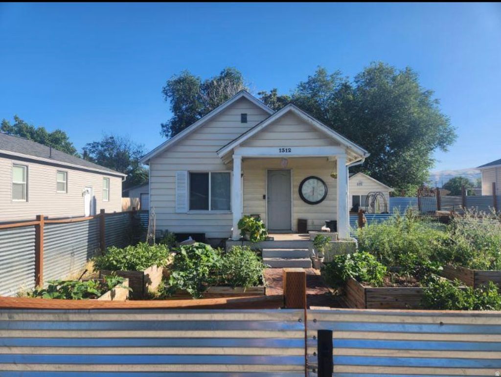 Photo of 1312 W 600 S, Salt Lake City, UT 84104 (MLS # 2139171)