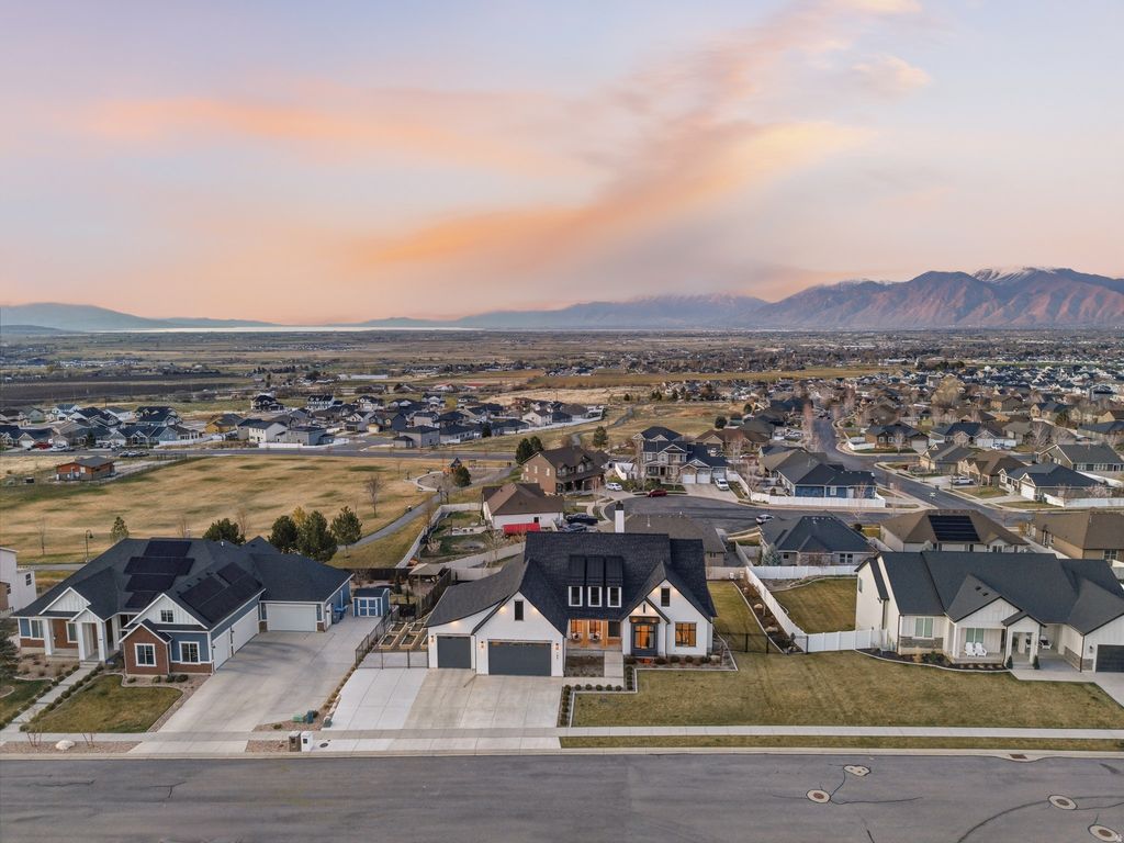 Photo of 194 W MEADOW LARK LN, Elk Ridge, UT 84651 (MLS # 2145763)