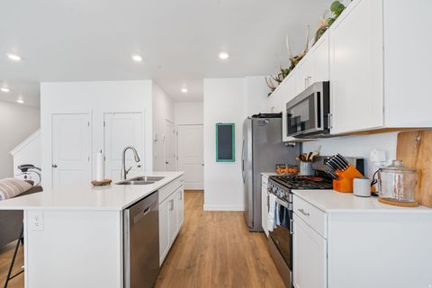 Tiny photo for 854 S HORIZON LOOP, Santaquin, UT 84655 (MLS # 2147582)