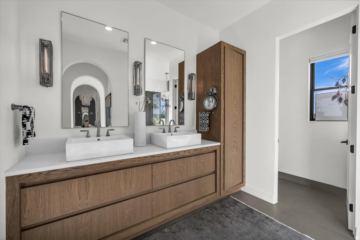 LEDGES OF ST GEORGE - Residential