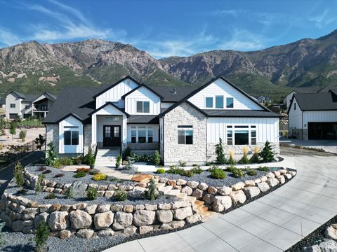 Photo of 822 E MOUNTAIN RD, North Ogden, UT 84414 (MLS # 2110149)