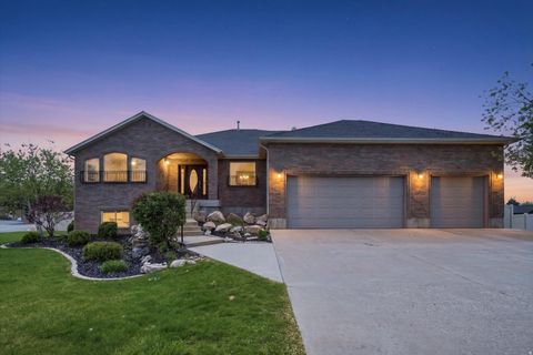 Photo of 4193 W 2475 S, Taylor, UT 84401 (MLS # 2148344)