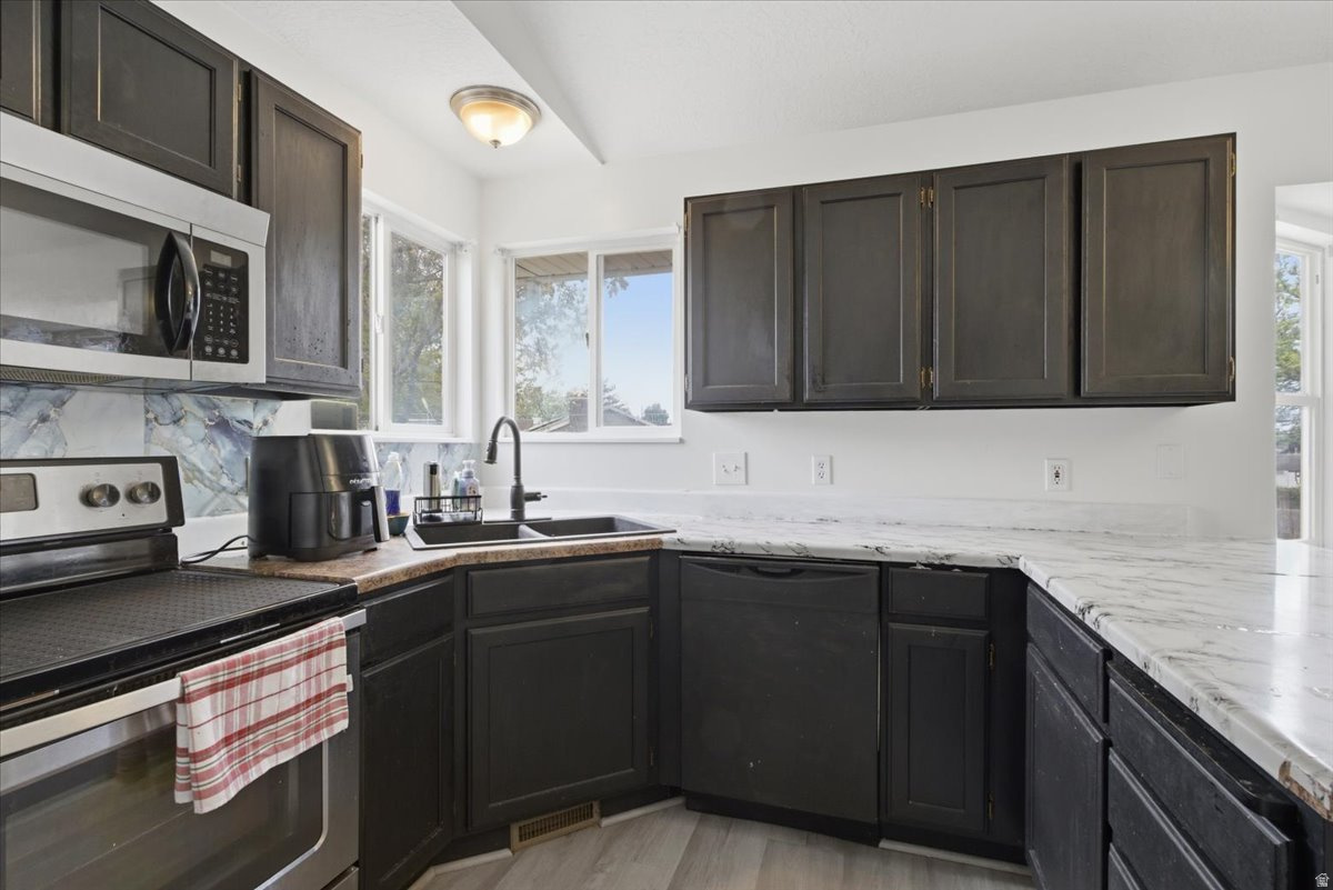PARKSIDE ESTATES - Residential