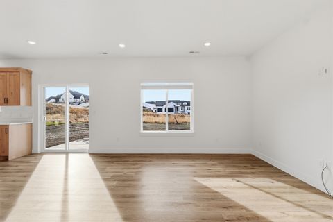 Tiny photo for 697 W 20 N, Hyrum, UT 84319 (MLS # 2127563)