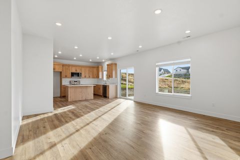 Tiny photo for 697 W 20 N, Hyrum, UT 84319 (MLS # 2127563)