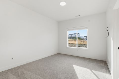 Tiny photo for 697 W 20 N, Hyrum, UT 84319 (MLS # 2127563)