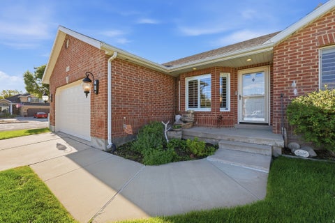 Tiny photo for 3215 W CAMERON COURT CT S, South Jordan, UT 84095 (MLS # 2182291)