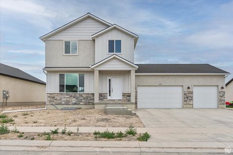 Photo of 2398 E CINDER LN, Eagle Mountain, UT 84005 (MLS # 2072628)