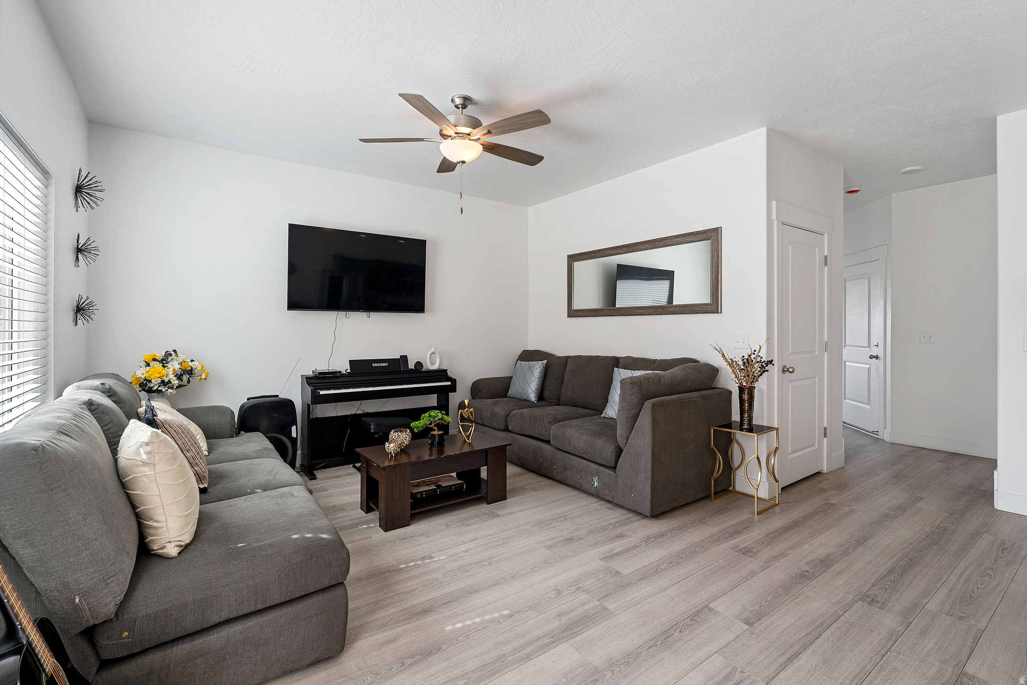 SILVER LAKE - Residential