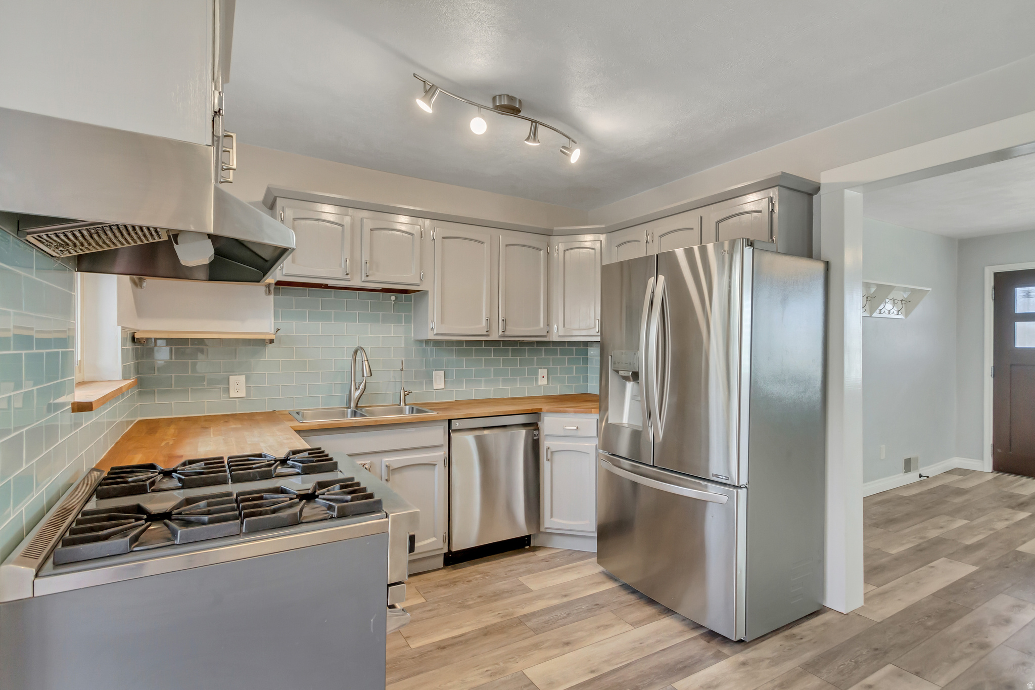 COUNTRY CLUB HEIGHTS - Residential