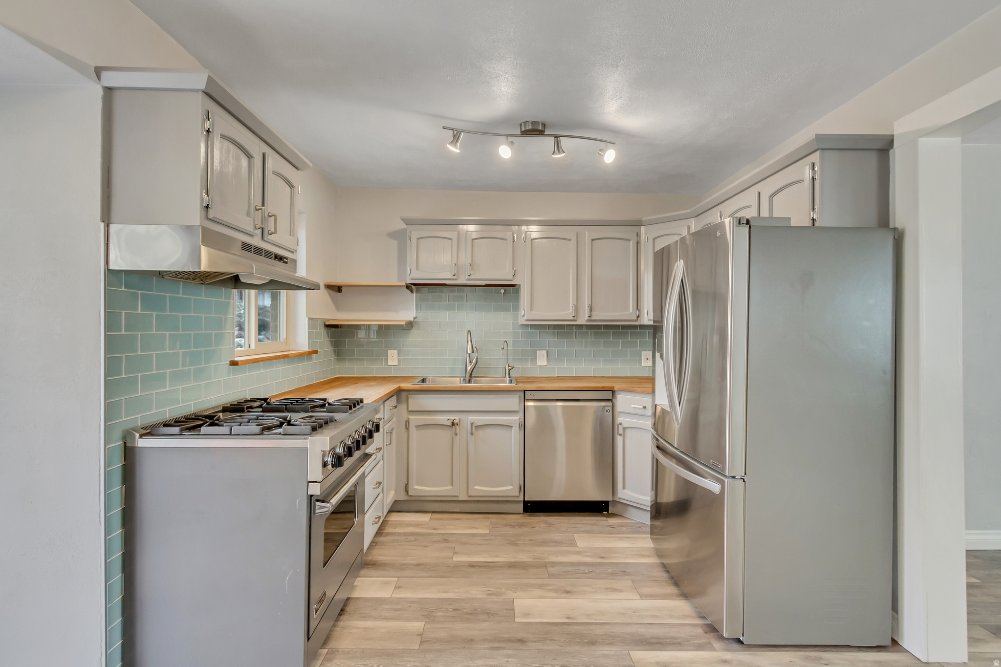 COUNTRY CLUB HEIGHTS - Residential