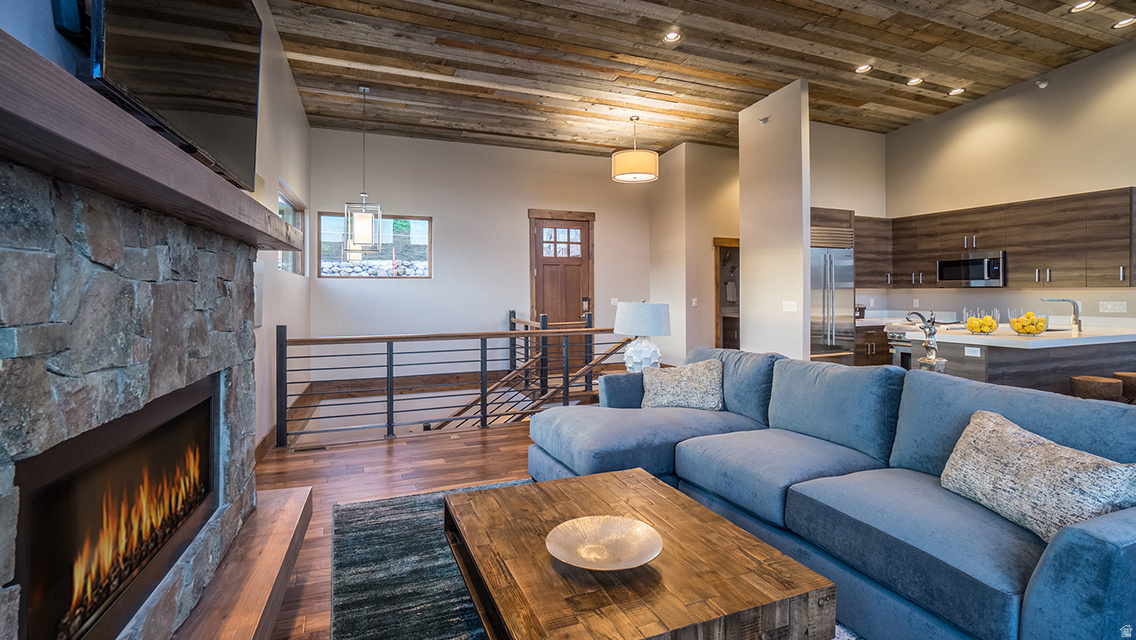 THE RIDGE TOWNHOMES - Residential