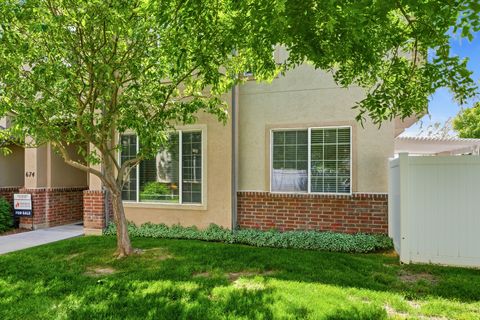 Photo of 674 CANTERBURY LN, North Salt Lake, UT 84054 (MLS # 2158730)