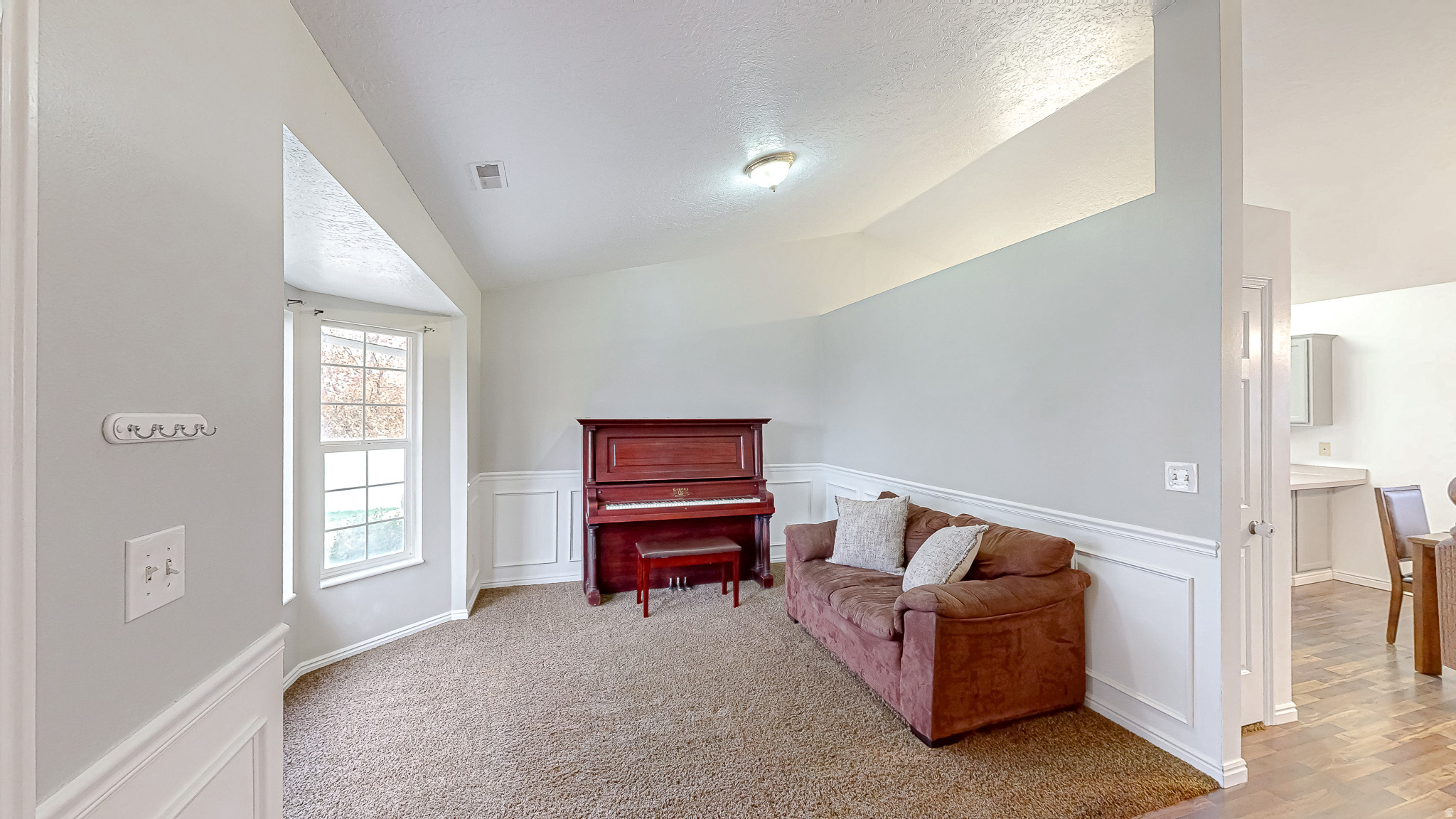 COUNTRY ESTATES - Residential