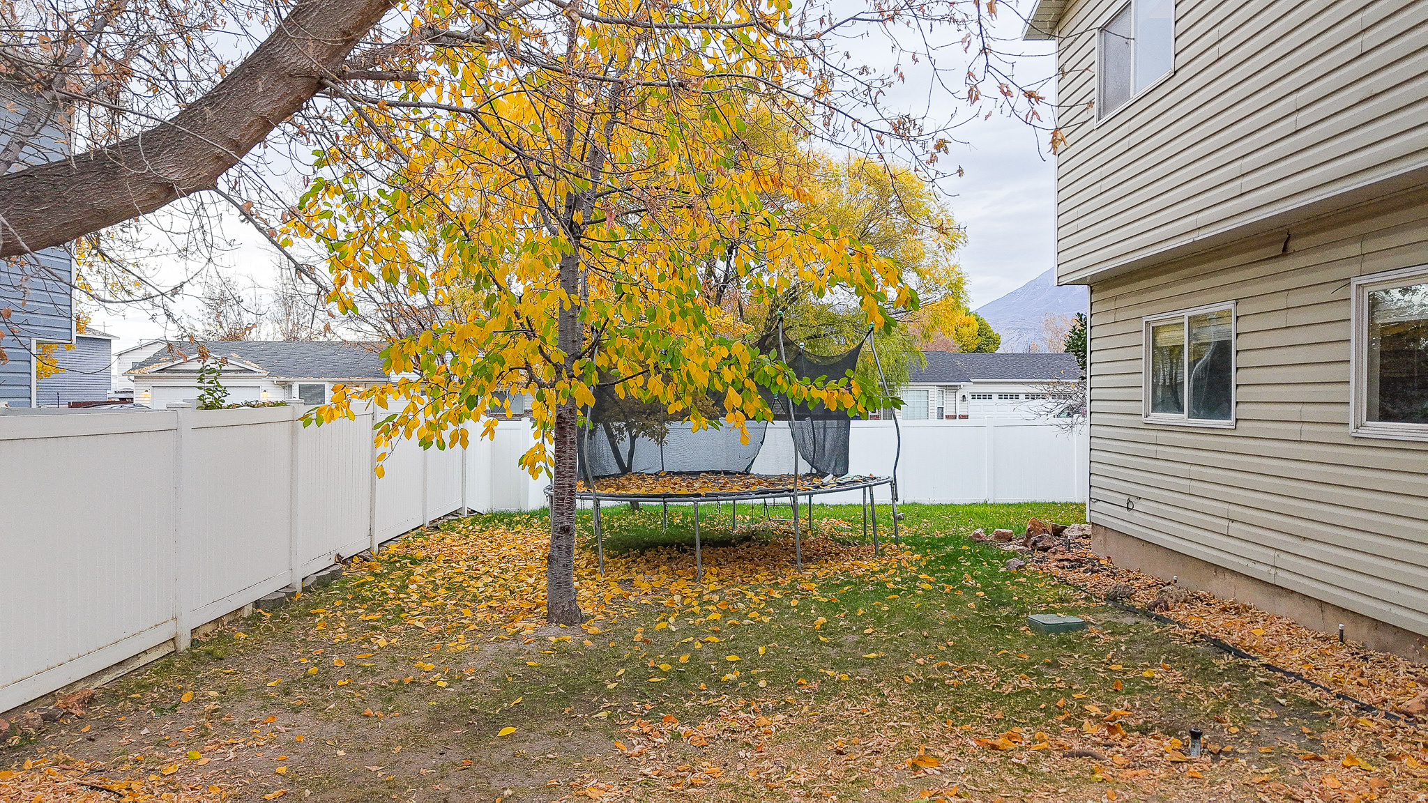 COUNTRY ESTATES - Residential