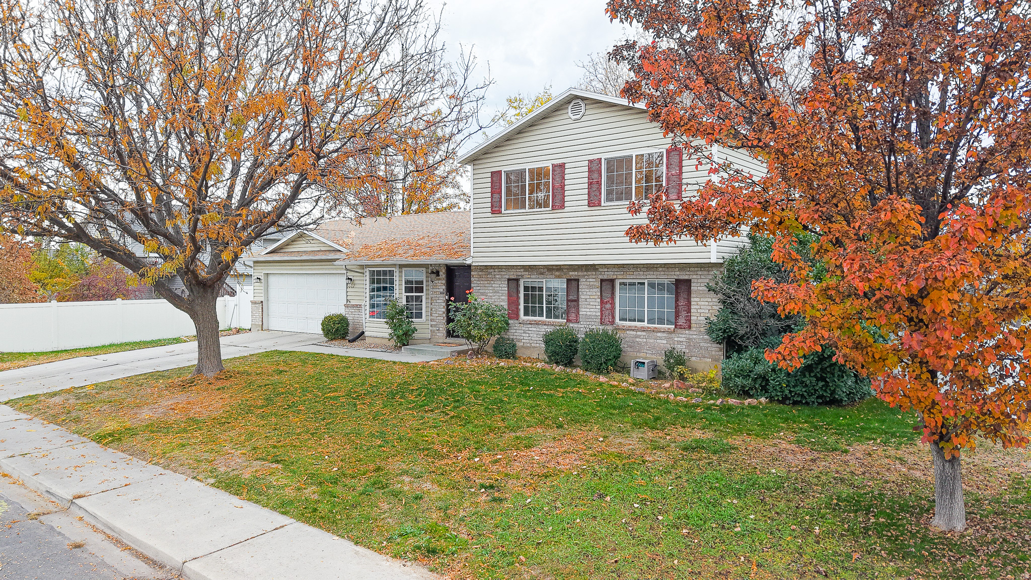 COUNTRY ESTATES - Residential