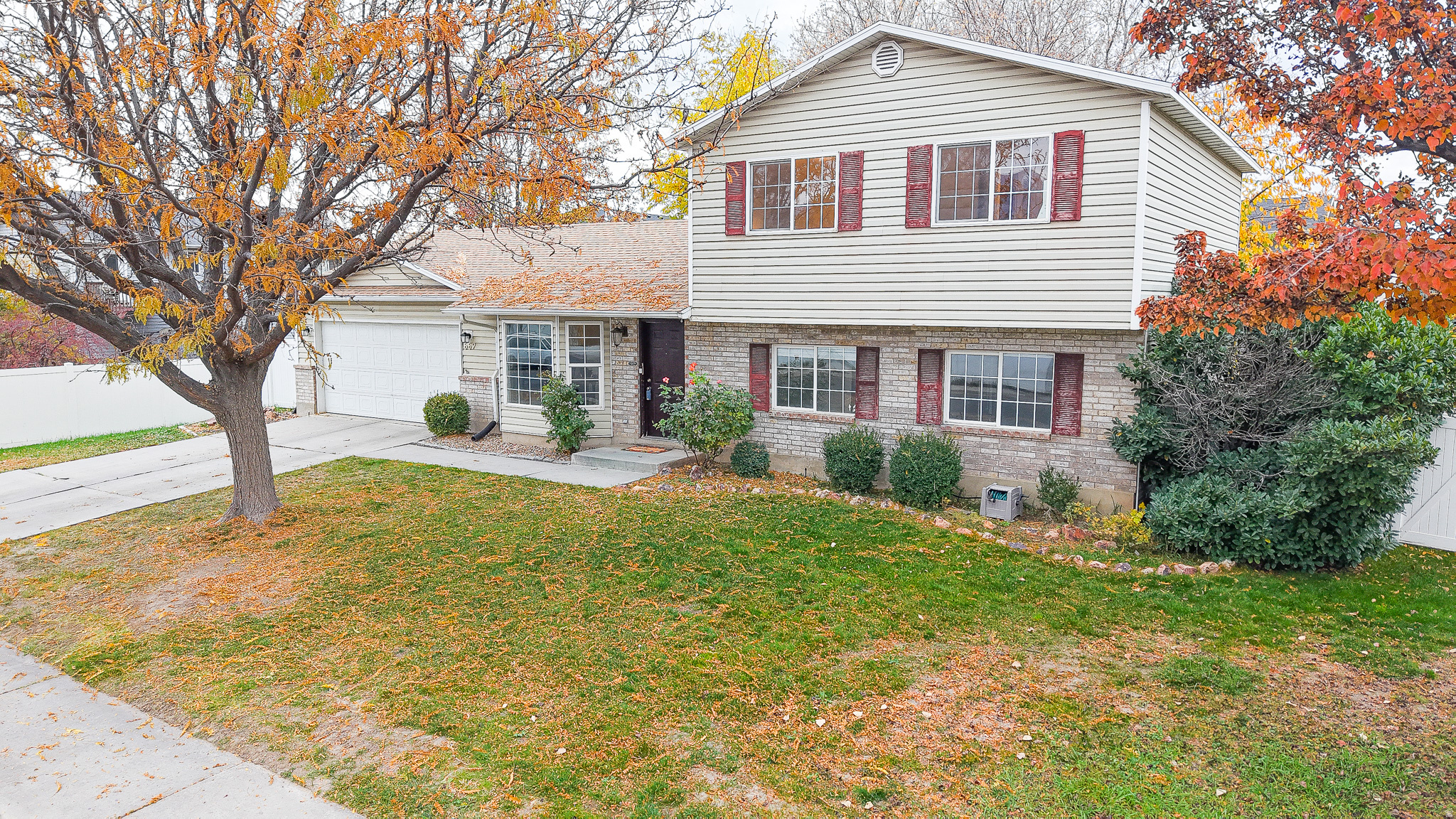 COUNTRY ESTATES - Residential