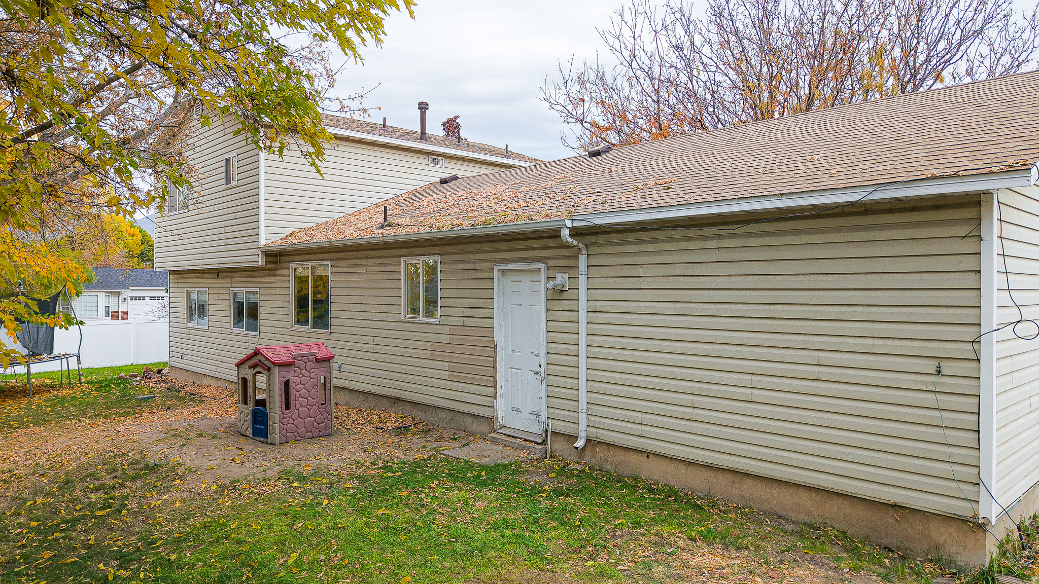 COUNTRY ESTATES - Residential