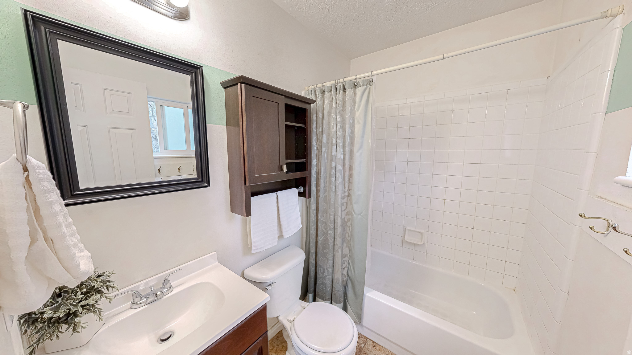 COUNTRY ESTATES - Residential